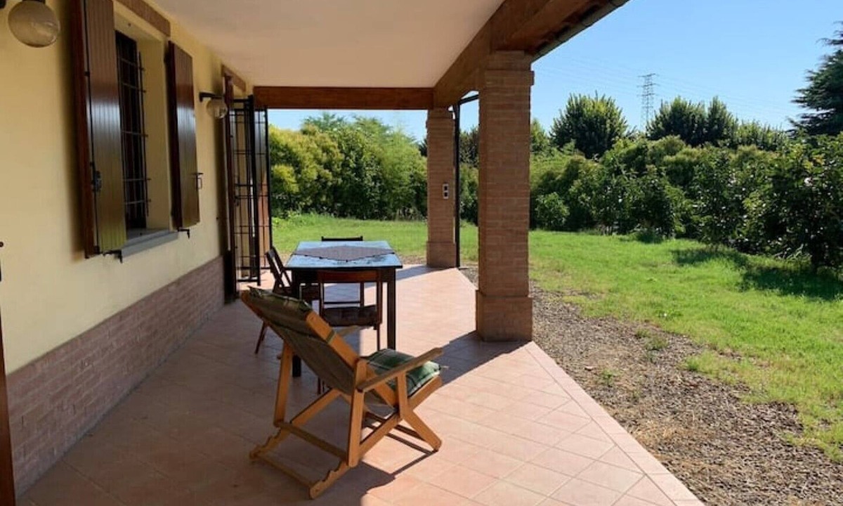 Vignola Apartment | A house nestled in the countryside near Vignola