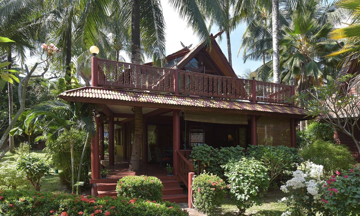 Bang Po Villa | Amazing 3 Bedroom, Thai Style Beachside, Villa