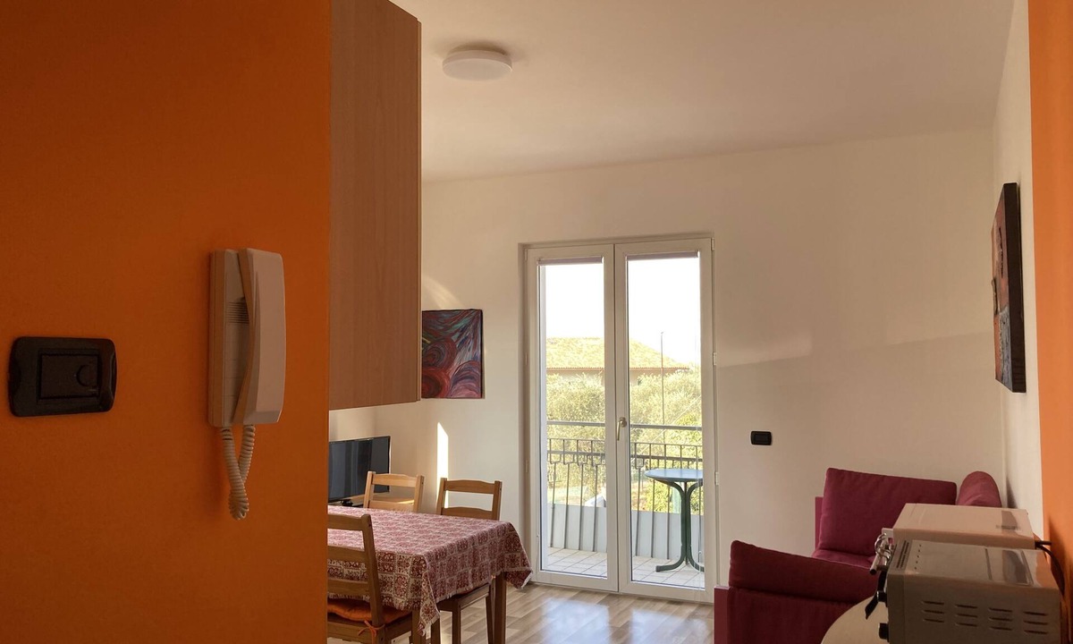 Malcesine Old Town Apartment | Bikeapt Two-bedroom apartment 3 with lake view and private parking a stone's throw from downtown