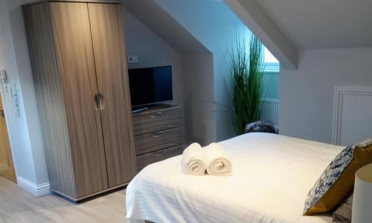 Reading Apartment | Helena Professional Studio Apartment