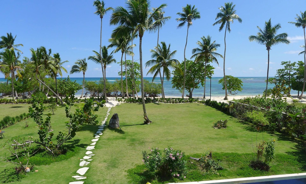 Las Terrenas House | Luxury ON THE BEACH, idyllic ocean cove, spectacular views, Infiniti pool