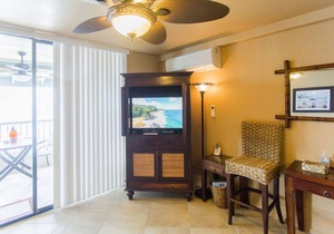 Beautiful Oceanfront Kona Reef Resort Private Top Floor Condo A33, AC throughout in Kailua-Kona