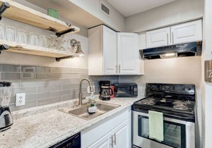 Cozy Downtown Condo/Perfect for a Couple in Austin