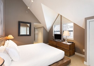 Guest Favourite w/ Ski-In-Out Access, Hot Tub in Whistler