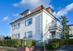 Haus Thalia 2 Strandläufer - Beachfront Vacation Apartment with a Terrace in Ahlbeck (Seebad)