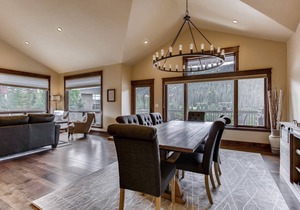 Spacious, Renovated 3 Bedroom Townhome in Keystone
