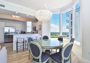Upscale crisp, coastal beachfront condo w/private balcony! in Destin