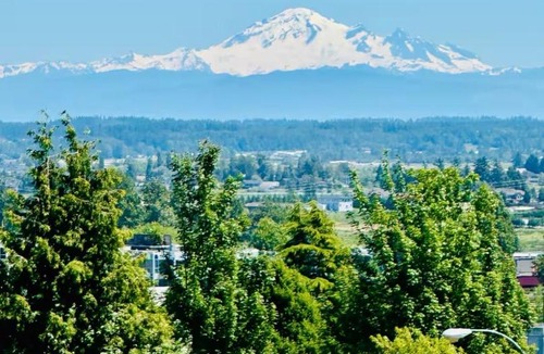 South Newton House | 5740 Surrey