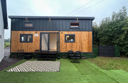 County Meath Cabin | Cabin - Sleeps 6 - Parking