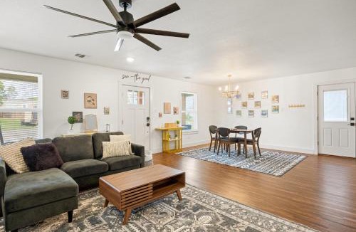 Granbury House | Caroline