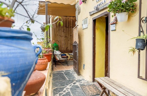 La Guancha Apartment | Charming Studio Apartment ‘Casa Carmelita’ with Terrace, Ocean Views & Wi-Fi
