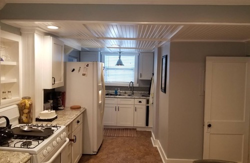 Tarpon Springs Apartment | Close to Beach and Tarpon Springs Sponge Docks. Cottage on Spring Bayou