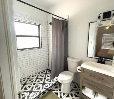 Marfa House | Courthouse Corner - Beautiful adobe, pet friendly