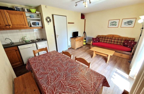 Valfrejus Apartment | Cozy 2-Room + Cabin Apartment, Sleeps 6, Near Charmasson Chairlift and Village Center