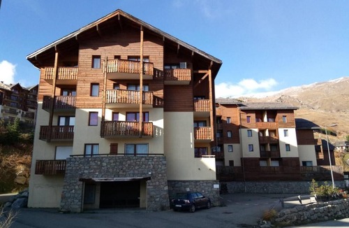 Orcieres-Merlette Apartment | Cozy 3-person pied-de-piste chalet, south-facing terrace with mountain views, garage—Chalet d'Orcières