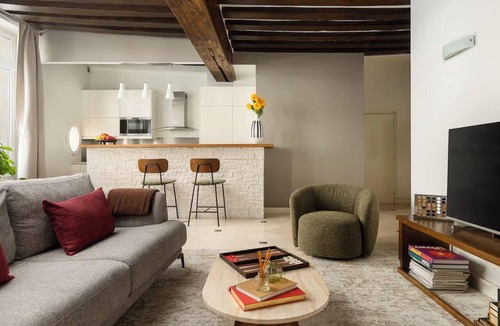 Quartier de la Monnaie Apartment | JUST MOMENTS FROM THE SEINE, NOTRE-DAME CATHEDRAL, HISTORIC CAFÉ – SAINT GERMAIN