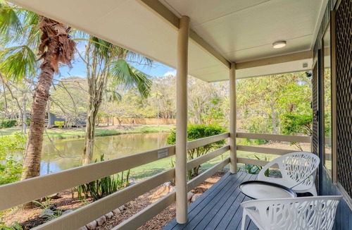Urangan Apartment | Lake View Studio - Poolside - Hervey Bay
