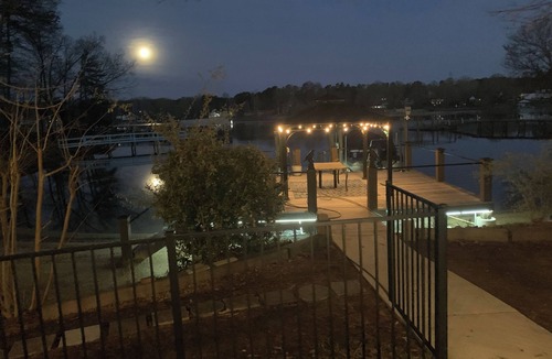 Troutman Apartment | LKN WATERFRONT studio in wonderful Mooresville NC all inclusive