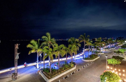 Downtown Puerto Vallarta Condo | Location & View ! Luxury Oceanfront Condo, Downtown Puerto Vallarta on Malecon *