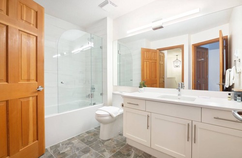 Village North Villa | Luxury Central 2BR - HT, Pool, A/C, Bike Storage