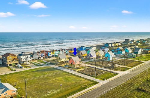 Surfside Beach House | Ocean & Bay Views, Steps To The Beach, EV Charging, LG Fenced Yard, Fire Pit