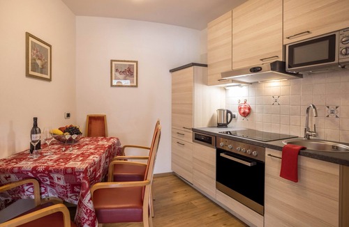 San Vigilio Ski Chalet | Pet-friendly Apartment "Villa Anita Pares" with Mountain View, Sauna, Wi-Fi, Terrace & Balcony