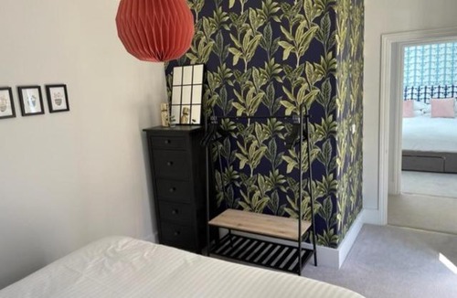Huntingdon Apartment | Redwing- free parking- Grade II listed- ground floor two bedrooms apartment