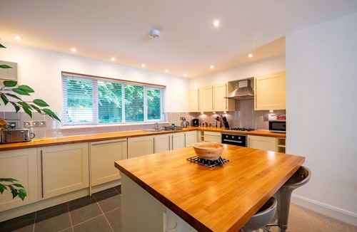 Carnon Downs House | Stunning private villa for 4 people with pool, WIFI, TV, patio and pets allowed