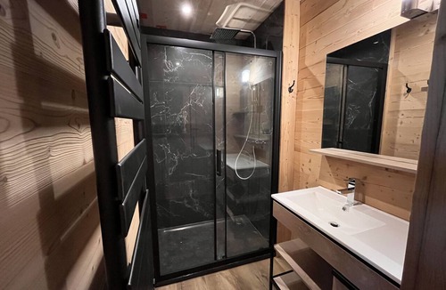 Les Angles Ski Chalet | SUBLIME VIEWS-Upper Chalet-180m2 AUX ANGLES -16pers on 3300m2-near the center