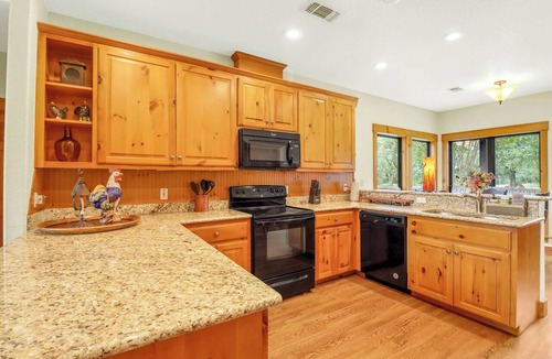 Wimberley House | Totally relax in luxury* Acres of views* private hot tub; peace & quiet