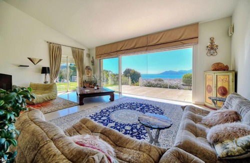 La Croix des Gardes Villa | Villa Omkara