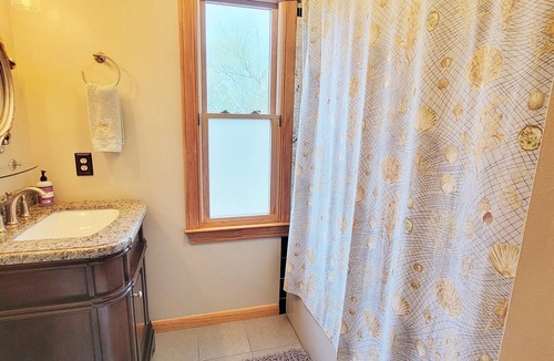 Colington House | ⭐️Waterfront⭐️Fenced Yard~Dogs ✔️~Dock~Kayak~Bikes~Sunset☀️Beach Chairs~Linens🐬