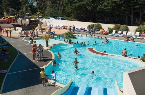 Brem Sur Mer House | ZEcamping 5* animé 1km plage espace aquatique locatif TV BBQ 27m2