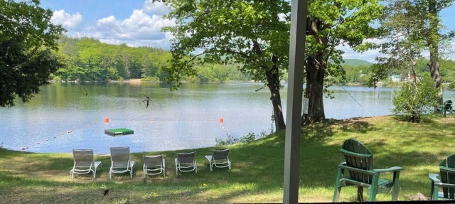 1 BR Waterfront Cottage Overlooking the Water and Mountain Sunsets! in Lake Luzerne