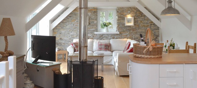 2 bedroom accommodation in Polmassick, near St Austell in Saint Goran