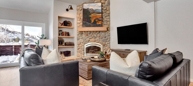 2019 COMPLETELY RENOVATED CRCC MOUNTAIN MODERN! ALTA,SNOWBIRD,BRIGHTON,SOLITUDE in COTTONWOOD HEIGHTS
