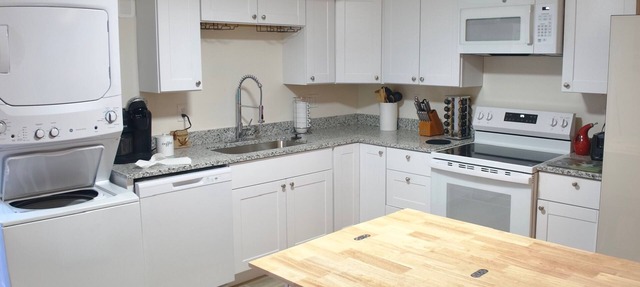 3-bed/2 bath basement apt. in charming Midvale with AC, wifi, laundry & hot tub. in Midvale