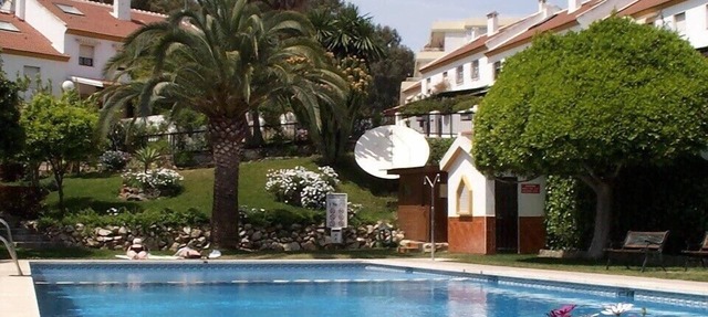 3 bedroom villa in Golf Resort, quiet, walking distance to beach, parking, pool in Torrequebrada Golf