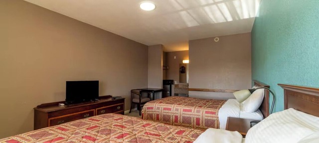 3 Inviting Rooms Conveniently Located Near Restaurants & Shops in DeWitt County
