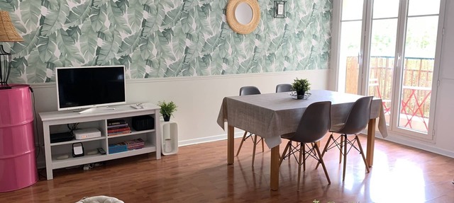 3 minutes from Disneyland Paris, sleeps 7, 2 bedrooms. in Chessy
