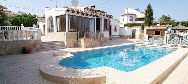 4 Bedroom villa, up to 10 people, Private pool & BBQ close to beaches and Calpe in Calpe