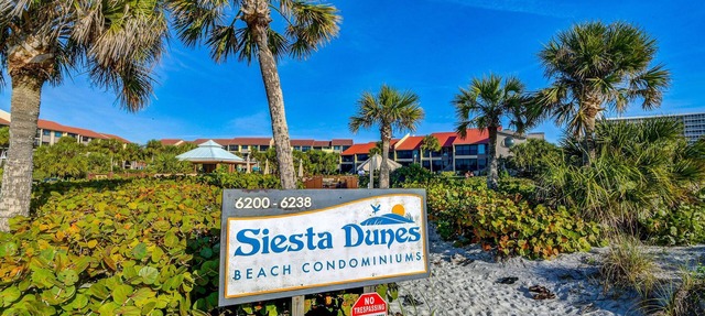4th Floor Crescent Beach Condo Offering Full Unobstructed Gulf Views. in Siesta Key