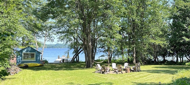 5 beds waterfront. Billiard, kayaks, pedal boats, fishing, swimming, sauna. in Utterson