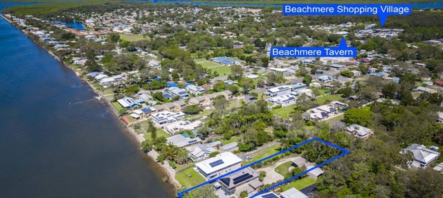 Absolute Beachfront Holiday House in BEACHMERE