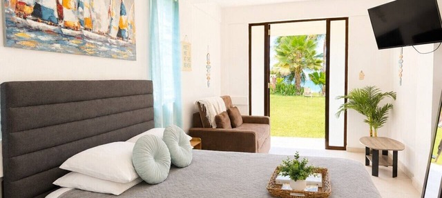 Aguada Beachfront Studio | 5 Min to Rincon in Aguada