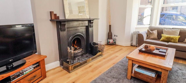 ALNBANK, pet friendly, country holiday cottage in Alnmouth in Alnmouth