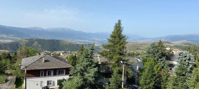 Apartment in a residential complex with a spectacular view and parking space in Font-Romeu-Odeillo-Via
