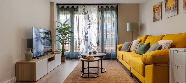 Apartment 'Juana 15' with Wi-Fi and Air Conditioning in Granada