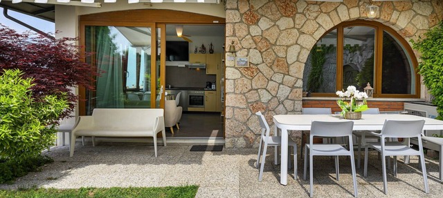 Apartment "Residence La Mignon Oleandri" with Lake View, Mountain View & Garden in Torri del Benaco