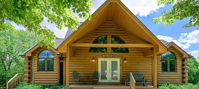 Apple Cub Cabin: Hot Tub, Peaceful Escape, King Beds, Game Room & 3 Bathrooms! in Apple River